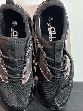 Underground kids  Black Sneakers with Pink Accent. 9/15